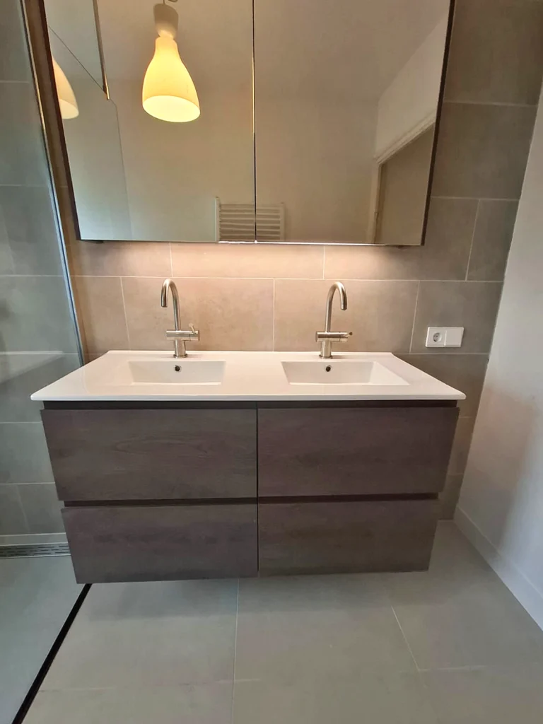 Comfort en rust in een doordachte badkamer renovatie