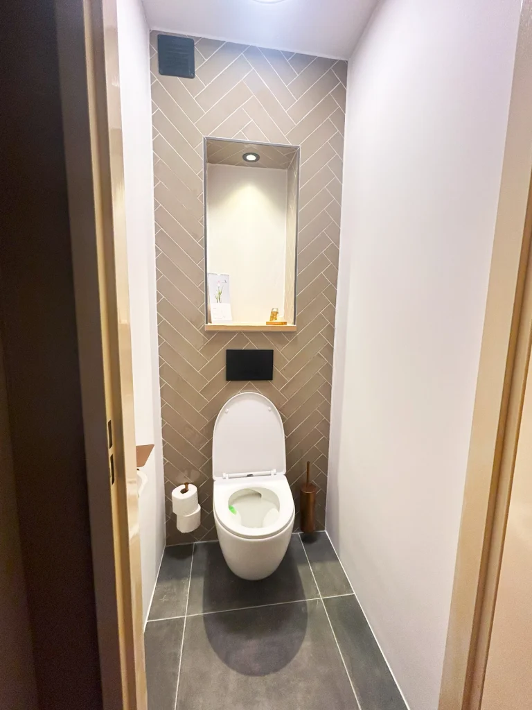 Rustige toilet met stijl